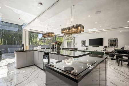 5 bedroom detached house to rent - Photo 3