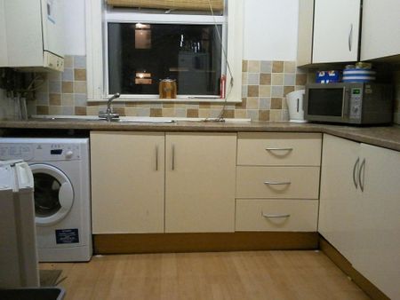 5 bedroom terraced house to rent - Photo 4