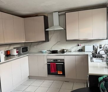Room in a Shared House, Caletock Way, SE10 - Photo 2