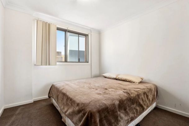 Modern 2 Bedroom, 2 Bathroom Apartment ! - Photo 1