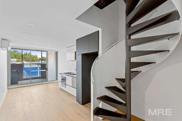Double storey apartment in highly sought after location - Photo 1