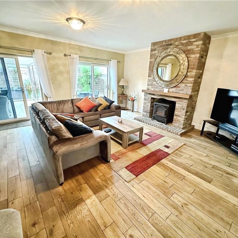 4 bedroom detached house to rent - Photo 1