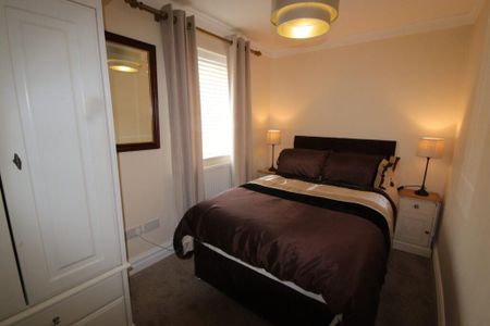 2 bedroom ground floor flat to rent - Photo 5