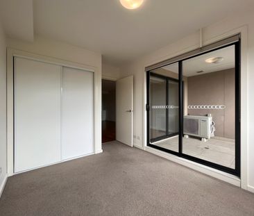 Modern One Bedroom Apartment - Photo 5