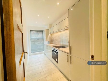 2 bedroom flat to rent - Photo 4