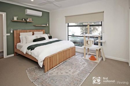 Beautifully Maintained & Ideally Located - Photo 4