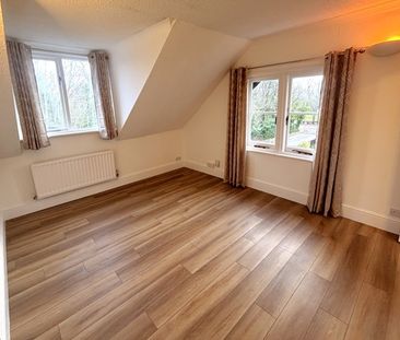 Highfield Road, West Byfleet, Surrey, KT14 - Photo 1