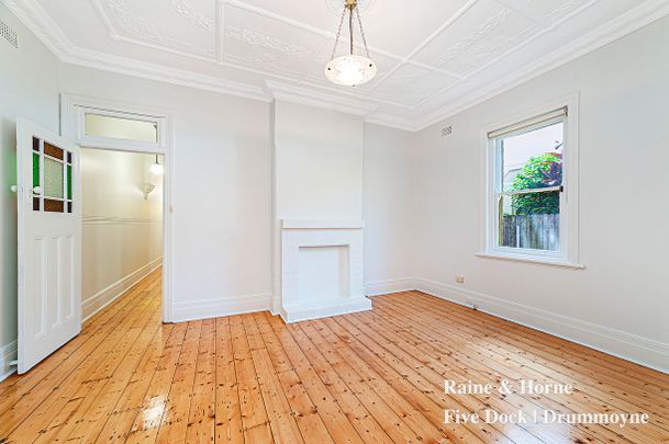 Charming freestanding home set in a convenient setting - Photo 1