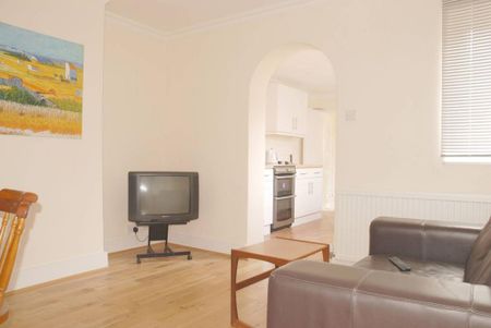 3 bedroom semi-detached house to rent - Photo 4