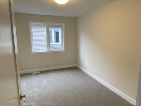 For Lease - 608 MOONFLOWER Crescent, Blossom Park - Airport and Area, Ontario - Photo 4