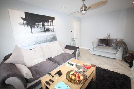 2 bedroom bungalow to rent - Photo 2