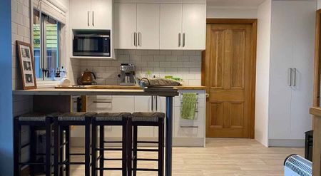 Spacious Mount Victoria Studio - Photo 3