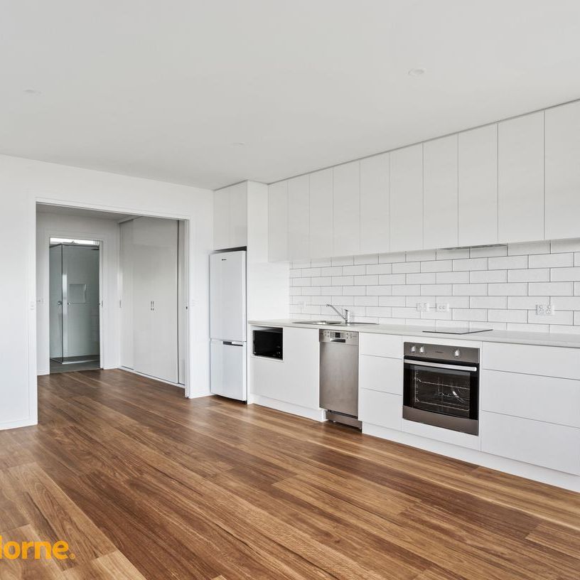 Outstanding recently renovated 1 bedroom apartment! - Photo 1