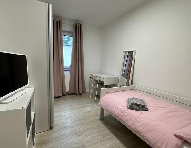 WG Zimmer in Damen WG Bad Homburg Ober Erlenbach - Foto 1