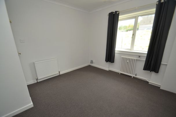 3 bed flat to rent in Berryknowes Road, G52 - Photo 1