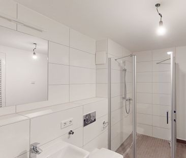 Raumwunder auf 2 Zimmer! Neubauwohnung mit EBK und Balkon - Photo 1