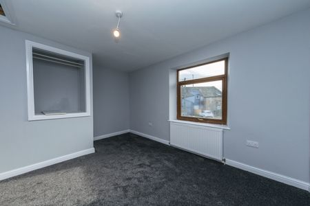 BRADFORD ROAD DRIGHLINGTON BD11 1AB - Photo 3