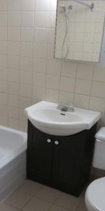 Superbe 4 1/2 Adjacent Outremont - près universités et REM - Photo 4