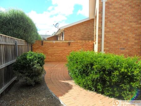 2/19 Southwell Place, Queanbeyan NSW 2620 - Townhouse For Rent | Domain - Photo 5