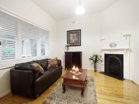 CHARMING ABODE - Photo 3