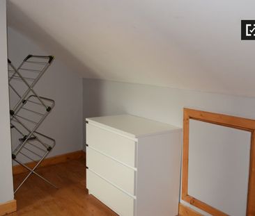 Room for rent in 4-bedroom apartment in Glasnevin, Dublin - Photo 2