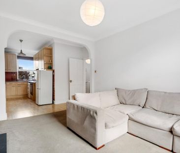 2 bedroom Flat To Let - Photo 1