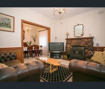 Hi, I’m your family home in a blue-chip coastal school zone - Photo 1