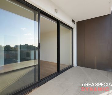 Bright, Spacious & The Perfect Location! - Photo 4