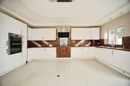 3 Bed Semi-Detached House, St Ethelbert Avenue, LU3 - Photo 2