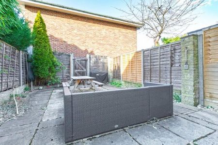 2 bedroom terraced house to rent - Photo 4