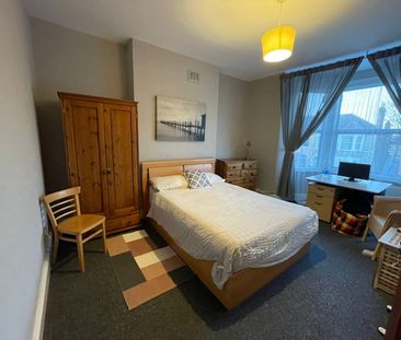 Room in a Shared House, Ardgowan Road, SE6 - Photo 3