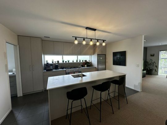 Simply stunning and super private - Photo 1