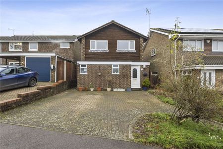 Fantastic four bedroom detached family home with garage and off street parking located in quiet cul de sac. - Photo 2