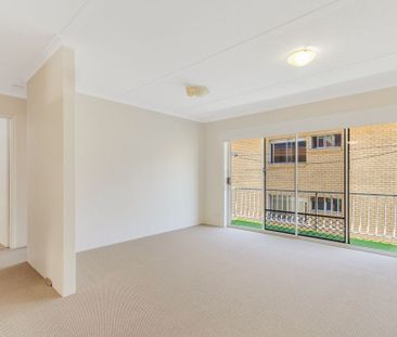 CENTRAL COOLANGATTA TWO BEDROOM UNIT - Photo 1