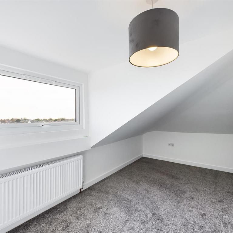 3 bedroom flat to rent - Photo 1