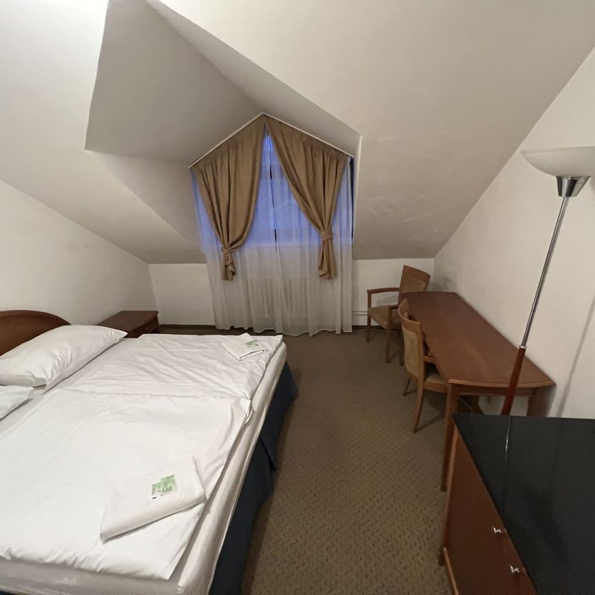 Pronájem bytu Garsoniéra • 19 m² bez realitkyK Chotolu, Horoměřice, Středočeský kraj - Fotografie 1