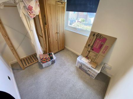 3 bedroom end of terrace house to rent - Photo 2