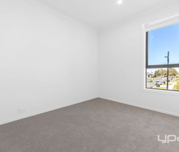 Modern Reverse-Style Living - Photo 2