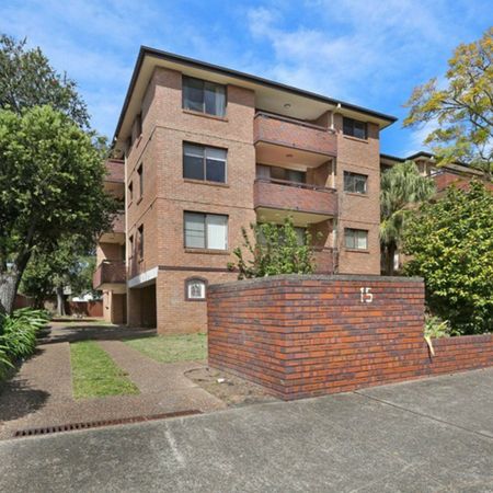 Well Presented 2 Bedroom Apartment - Photo 4