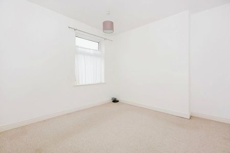 2 bedroom end of terrace house to rent - Photo 5