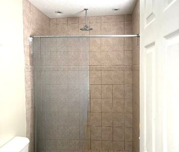 For Lease - 406 Woodbine Avenue, Kitchener, Ontario - Photo 3