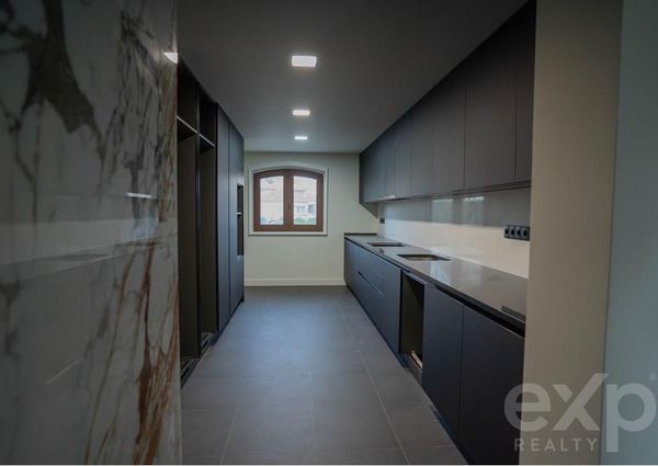 Villa V4 totally renovated in Miramar, Vila Nova de Gaia, Portugal