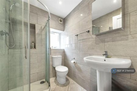 9 bedroom end of terrace house to rent - Photo 3