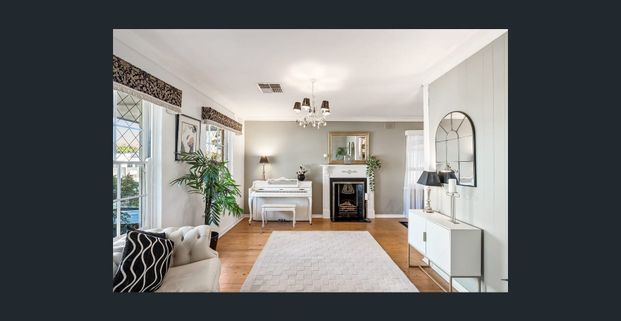 Classic charm and modern updates - Photo 1