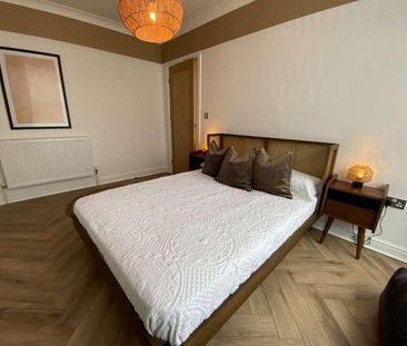 Stylish Bedroom Apartment, LN1 - Photo 3