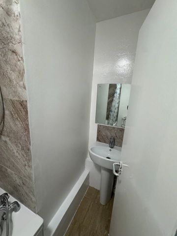 3 Bed Flat, Wick Road, E9 - Photo 5