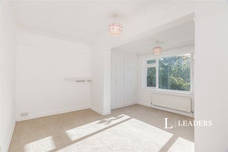 4 bedroom house to rent Church Road, Addlestone, KT15 - Photo 3