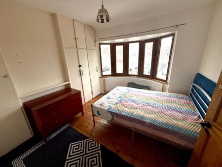 Sunnycroft Road, Southall - Photo 2