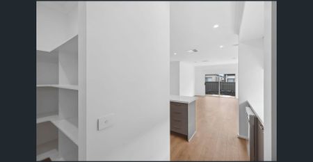 Designer Living with Space, Style & Sophistication - Photo 3