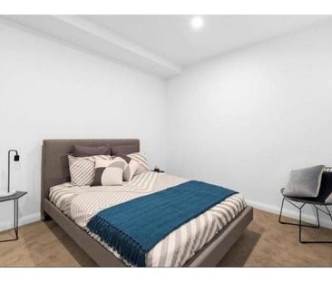 Modern One-Bedroom Apartment - Photo 2